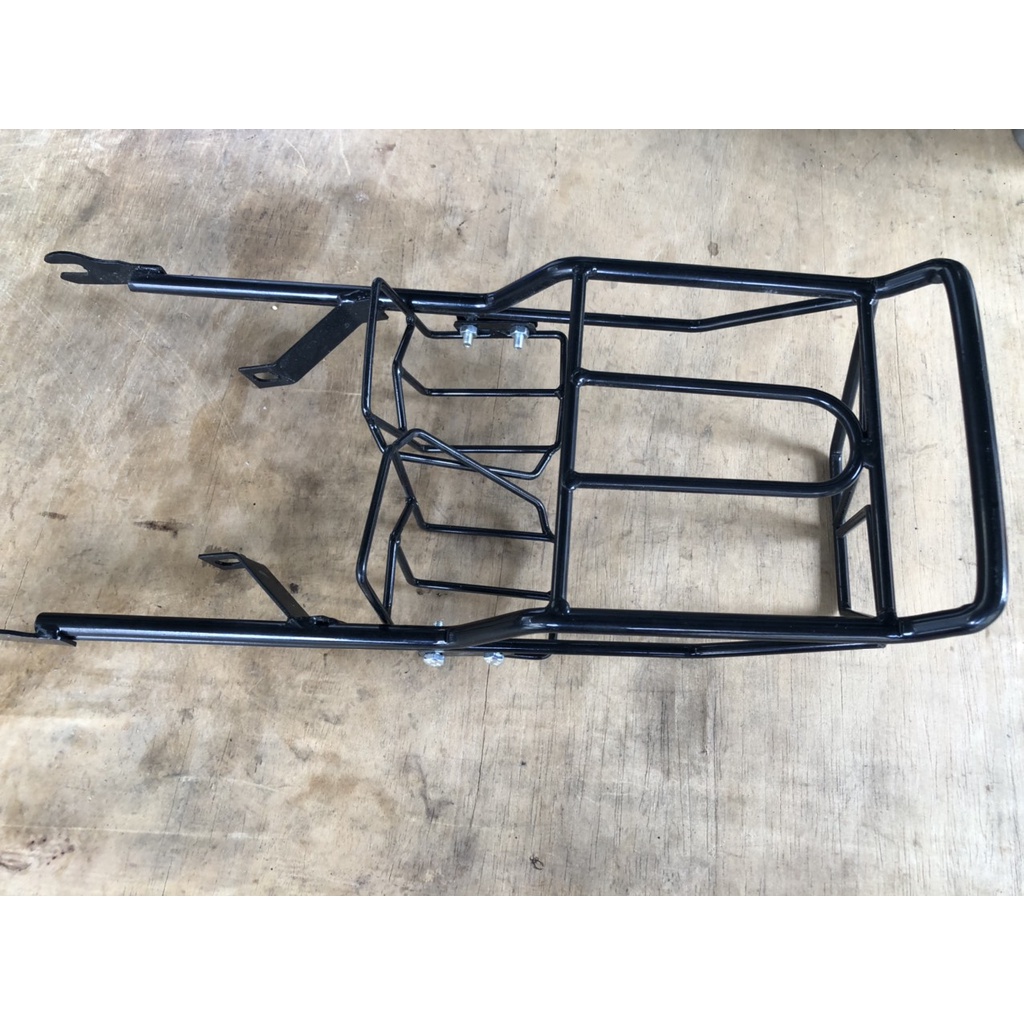 Baga đuôi có bảo vệ đèn hậu và bảo vệ xinhan hai bên cub 78-79-81-86- sơn tĩnh điện nhựa đen