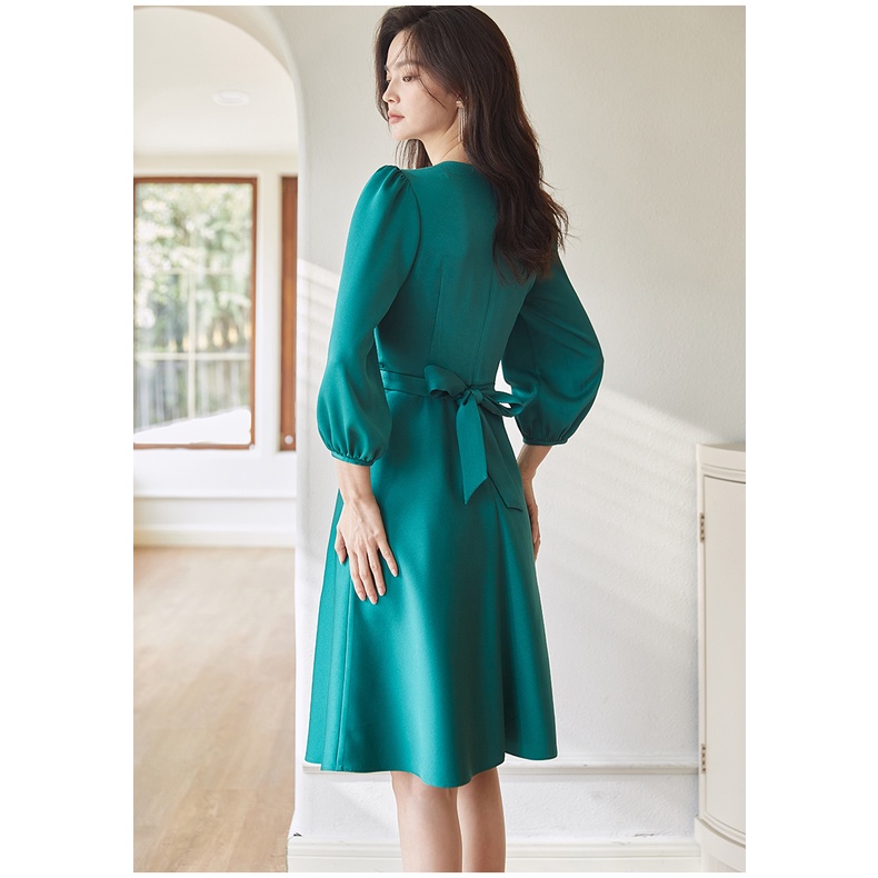 Đầm cổ tim tay phồng dài dáng váy xoè màu trơn tối giản