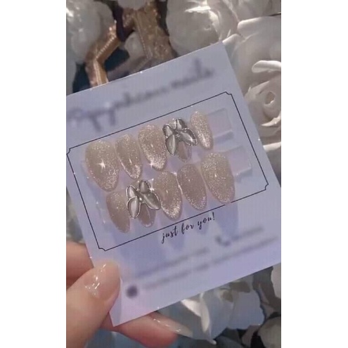 Nailbox thiết kế hoạ tiết mắt mèo tiểu thư