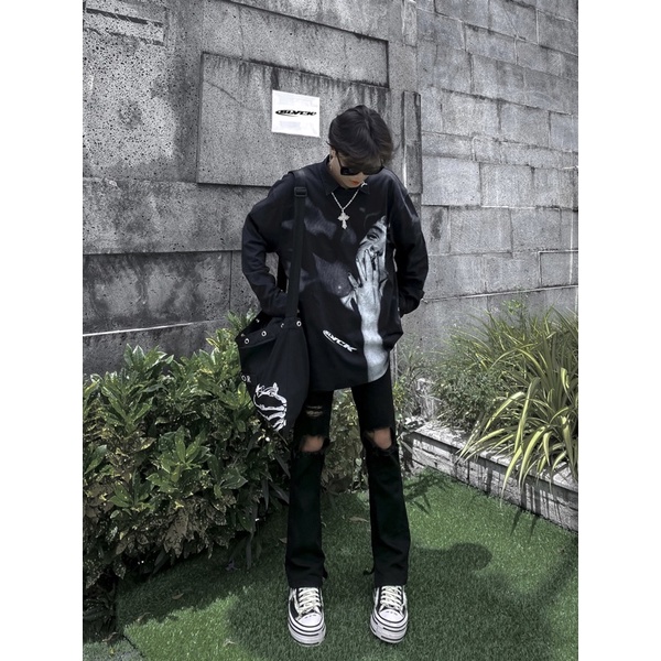 Áo thun tay dài BLVCK in hoạ tiết 11:11 - Màu đen