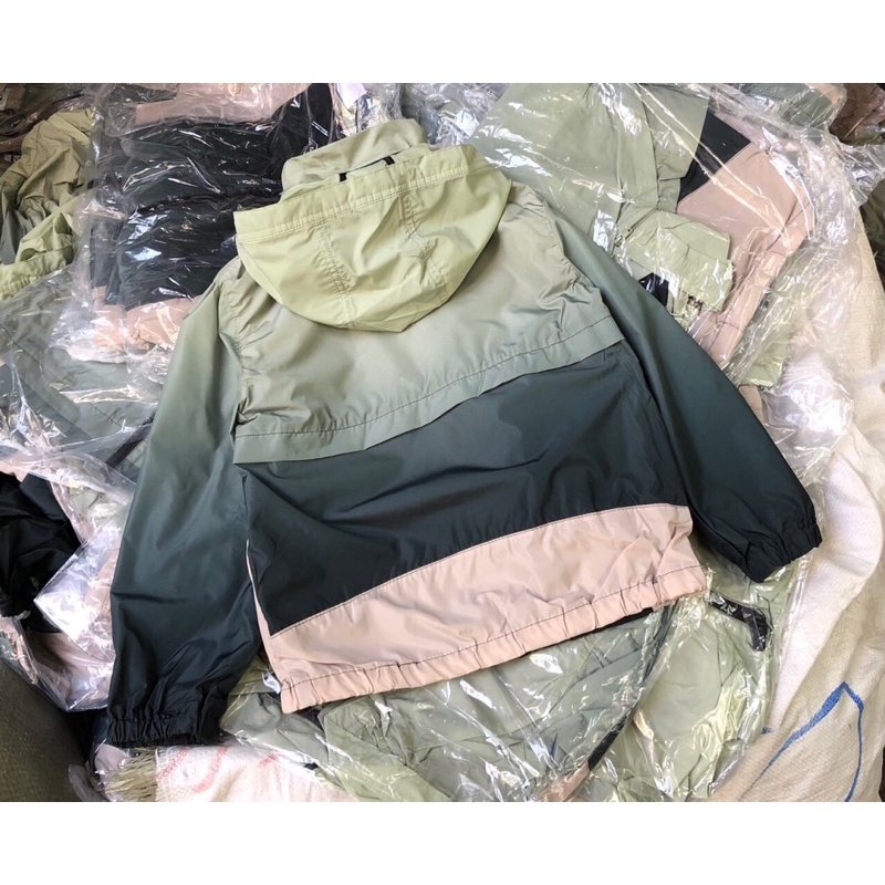 Áo gió một lớp cho bé trai lớn màu xanhOmbre