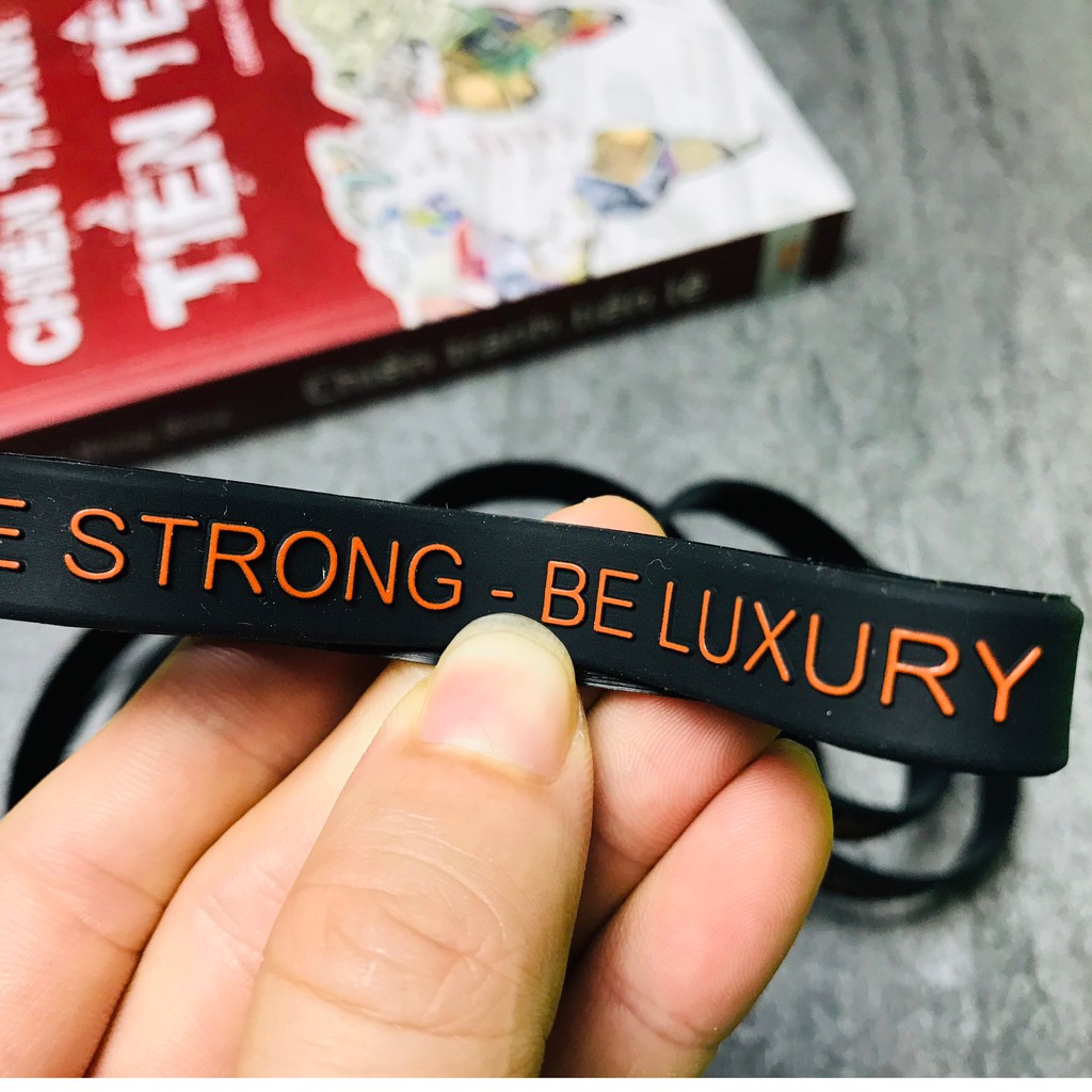 Vòng đeo tay cao su in chữ truyền cảm hứng  - truyền động lực - Chữ Be Strong Be Luxury - BIG SPORT-BSVT1