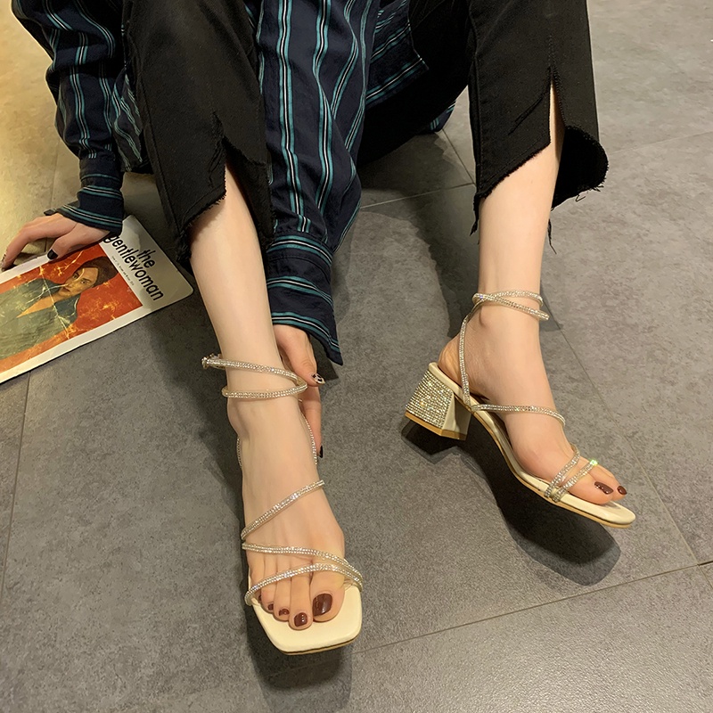 Dép Sandal Quai Đính Đá Lấp Lánh Xăng Đan Sang Trọng Gót Vuông Cao 5 Phân Màu Be Dễ Đi Phối Đồ Cho Chị Em Đi Làm Dự Tiệc