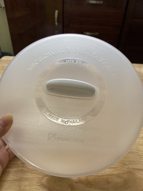 Nắp nhựa đậy thức ăn hâm trong lò vi sóng