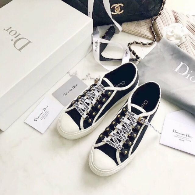 Giày buộc dây chữ mới về