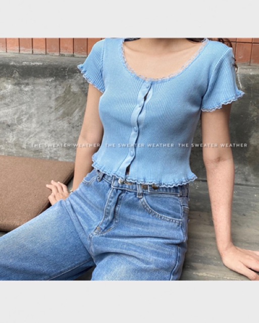 [Mã WASKT304 giảm 15% tối đa 30K đơn 99K] Áo thun ôm nút bọc viền ren | BigBuy360 - bigbuy360.vn