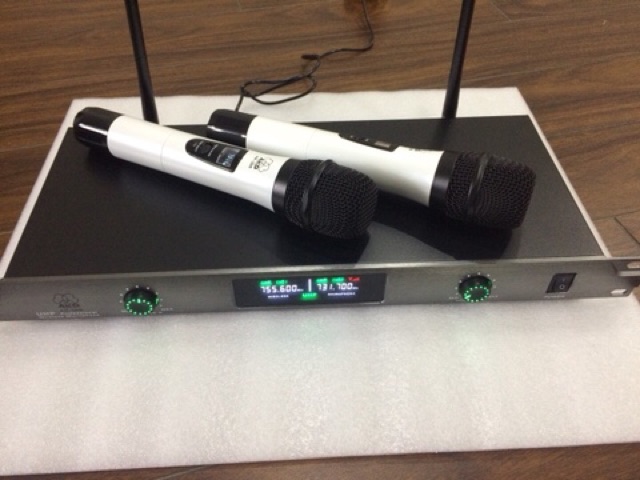 Micro không dây hát Karoke cực hay AKG AK-30B