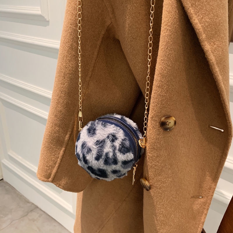 Túi Xách Đeo Vai Mini Hình Quả Bóng Đá Phủ Lông Dễ Thương Thời Trang Thu Đông Cho Nữ