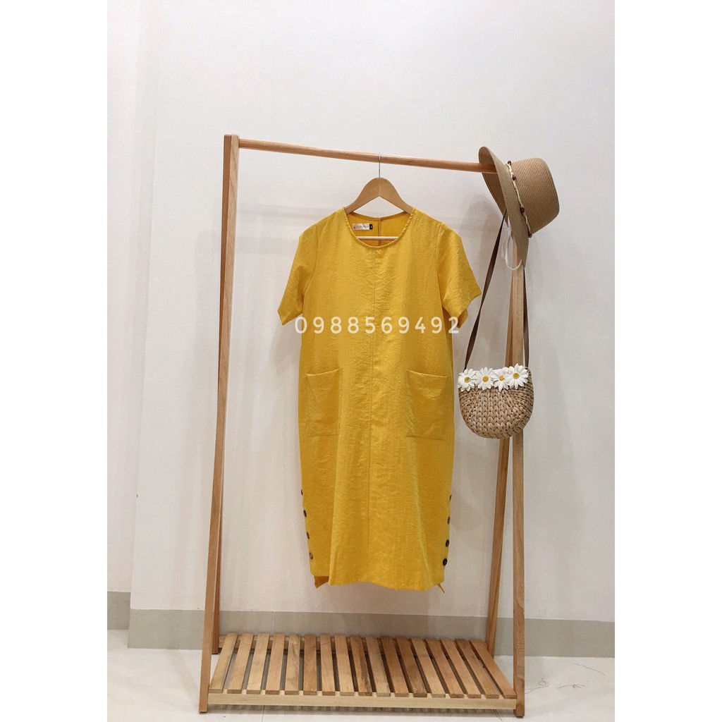 Váy bầu bigsize - Đầm bầu thiết kế GuMe màu Vàng dáng suông phối hàng cúc chất vải đũi hàn size từ 40-100kg MB90