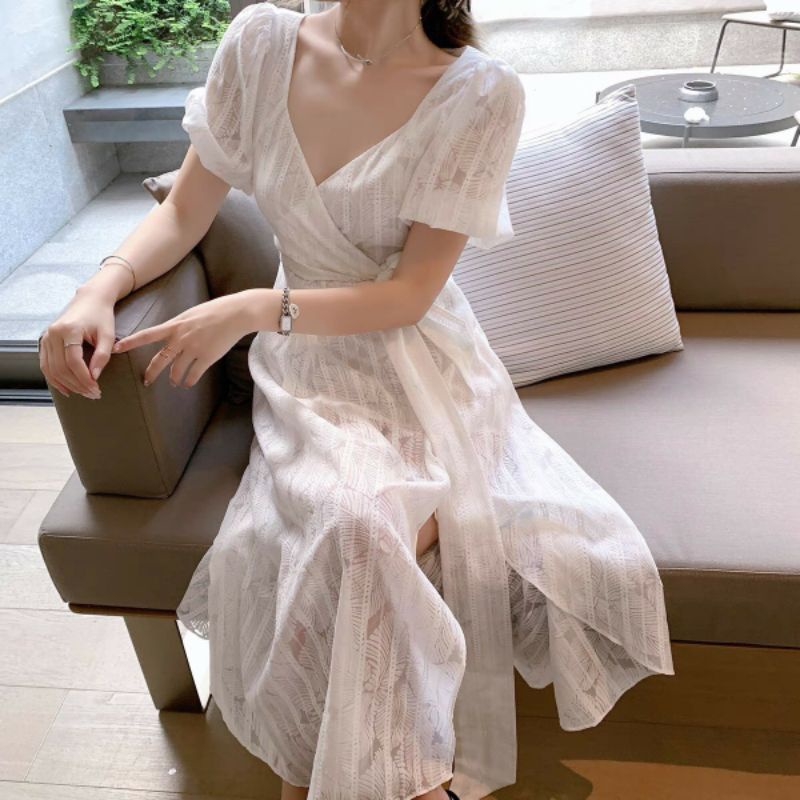 ĐẦM TRẮNG HỒNG HỌA TIẾC CHIẾC LÁ
