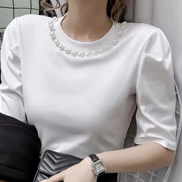 Áo thun đính hạt cổ
