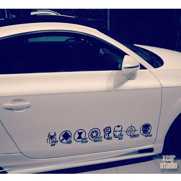 Miếng Dán Trang Trí Kính Chắn Gió Xe Hơi Hình Khiên Captain America / Người Nhện / Người Sắt Độc Đáo