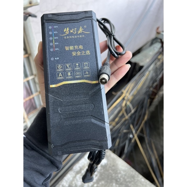 sạc xe điện 48v 12ah chân tròn to 1 kim loại tốt