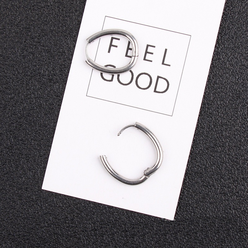 Khuyên titan hình bầu cá tính