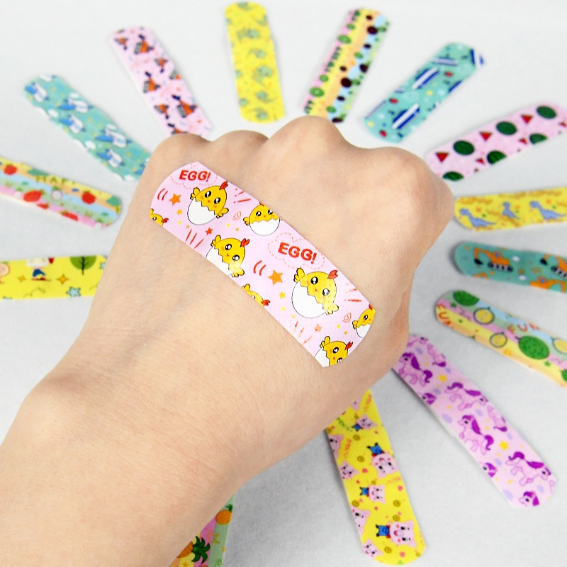 Hộp 120 miếng dán vết thương urgo hoạt hình, băng gâu cá nhân y tế sticker