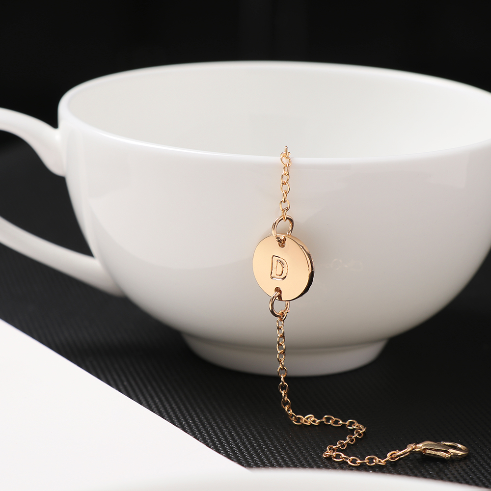 Vòng Tay Đính 26 Chữ Cái Thời Trang Cho Nữ Mihan1