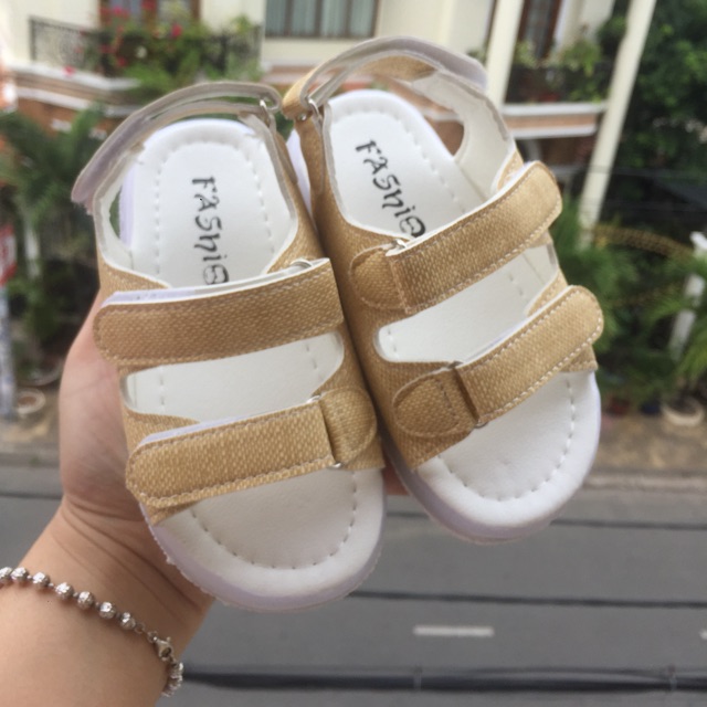 Giày đèn sandal