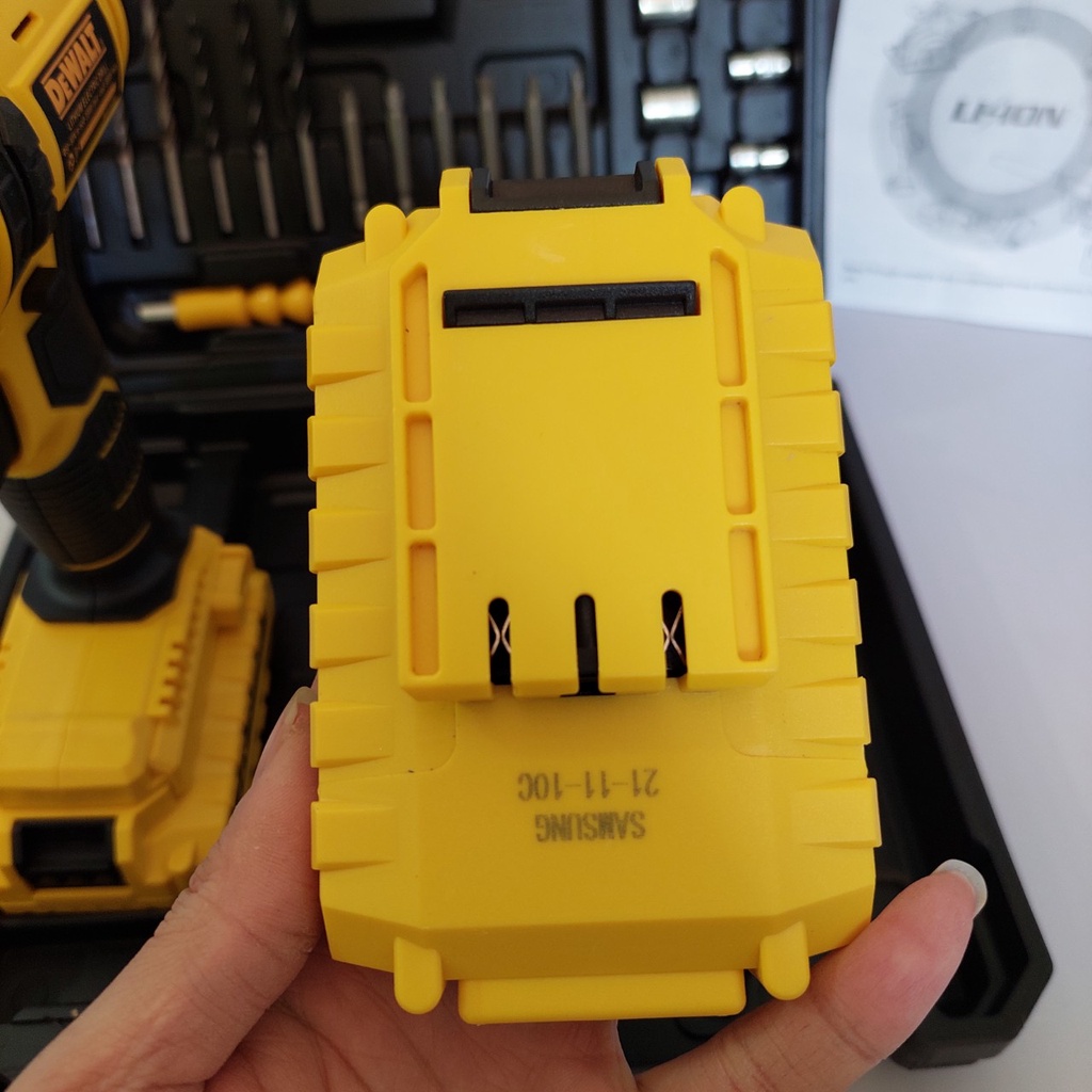 Máy khoan pin Dw 72v có đèn báo pin tặng 24 phụ kiện