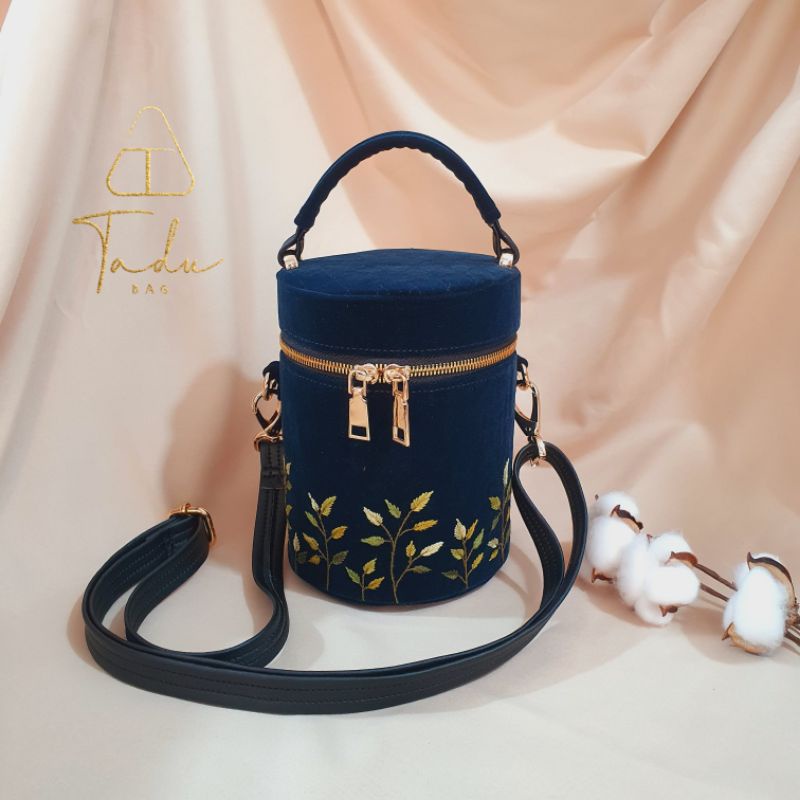 TÚI XÁCH MINI ĐỰNG ĐIỆN THOẠI THÊU TAY CÀNH LÁ/ TÚI ĐEO CHÉO THIẾT KẾ HÌNH TRỤ TRÒN HANDMADE BẰNG VẢI NHUNG CAO CẤP