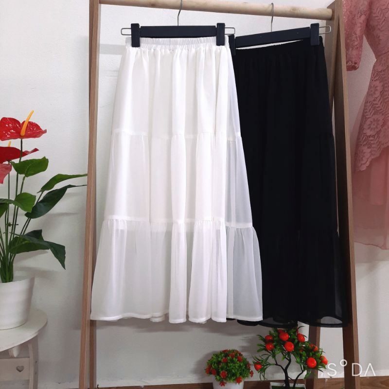 Chân váy voan nối tầng dáng dài.