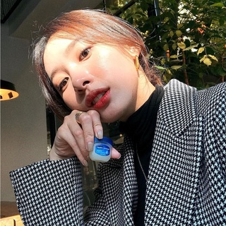 Sáp Dưỡng Mềm Môi Vaseline Lip Therapy 7g