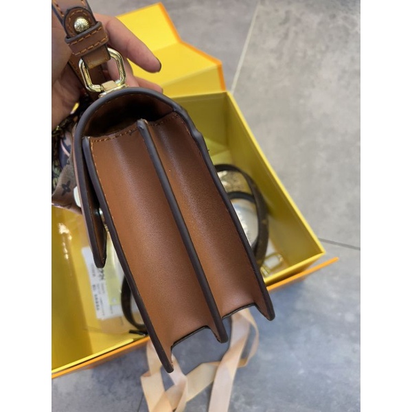 Túi xách tay chất đẹp khèm khăn lv