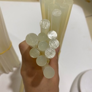 1 cây keo nến to loại đẹp 1,1x25cm