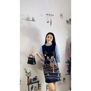Đầm suông thêu hoa