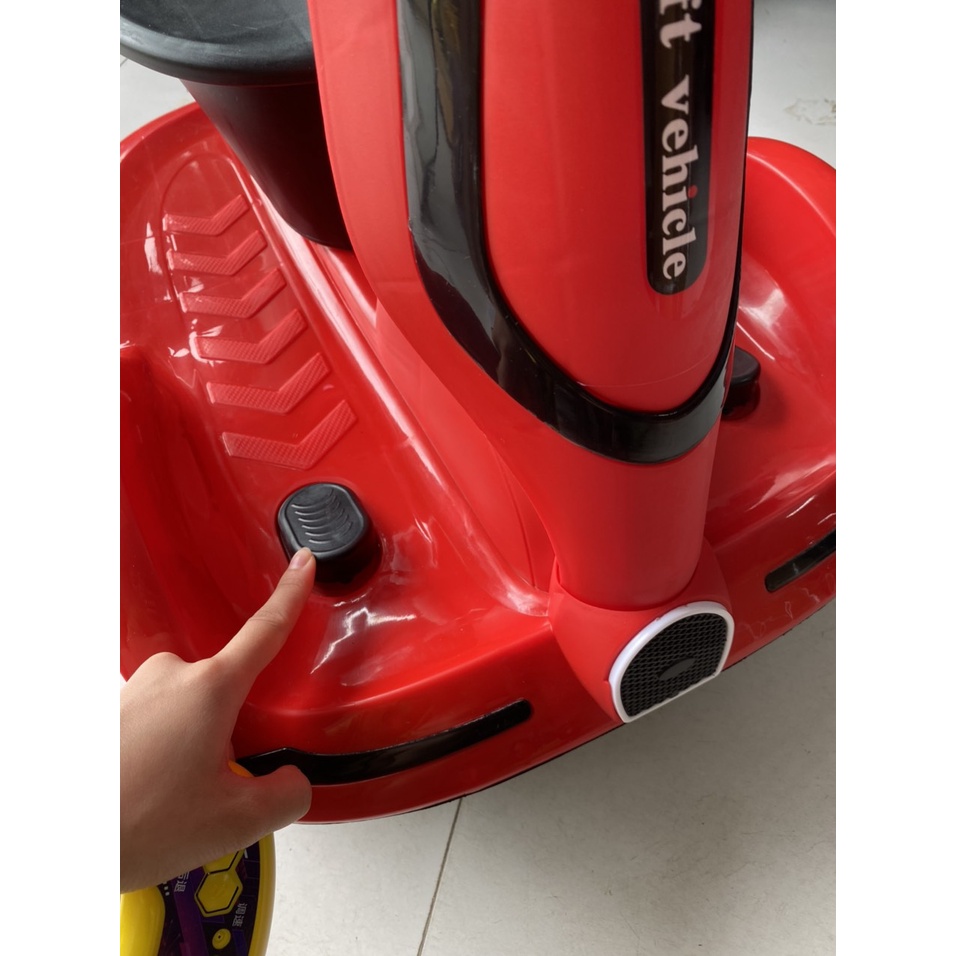 Xe điện xoay 360 độ có điều khiển từ xa - xe đạp ga cho bé