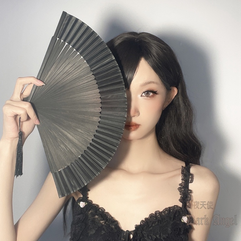 Quạt xếp cầm tay màu đen phong cách Trung Hoa cổ điển