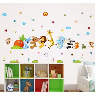 Decal dán tường thú kéo nhau nhổ cà rốt