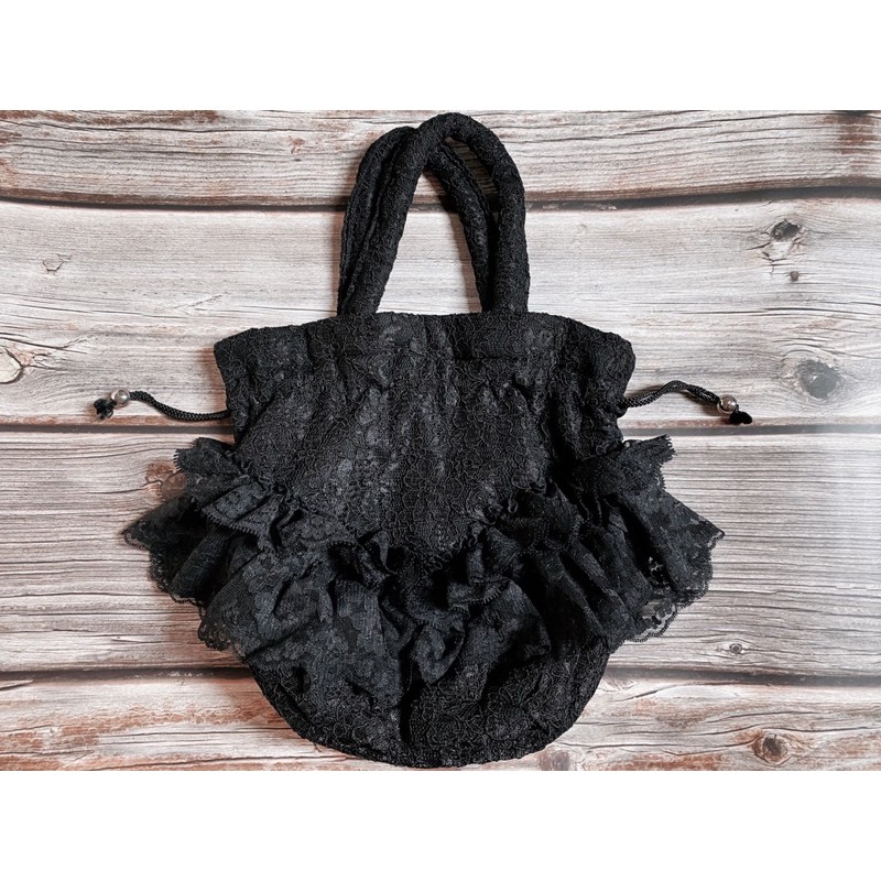 Thanh lý túi xách cầm tay ren nhỏ xinh.