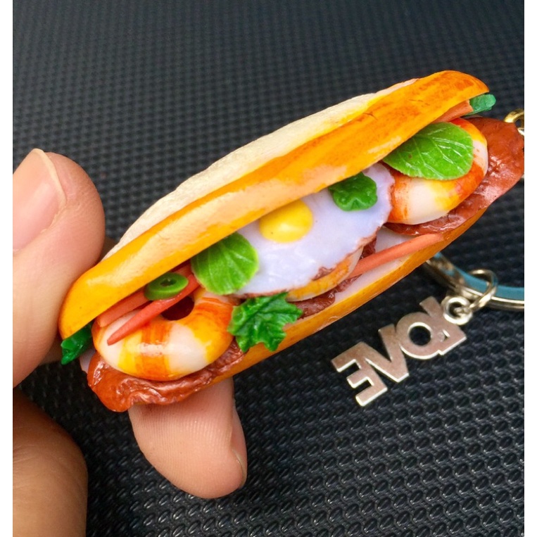 Móc khoá Bánh Mì Tôm Việt Nam