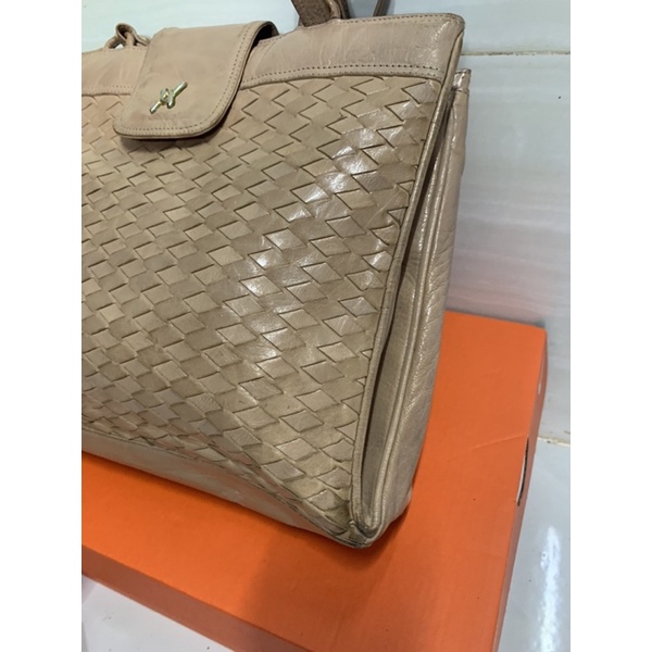 Túi xách tay da đan thơm