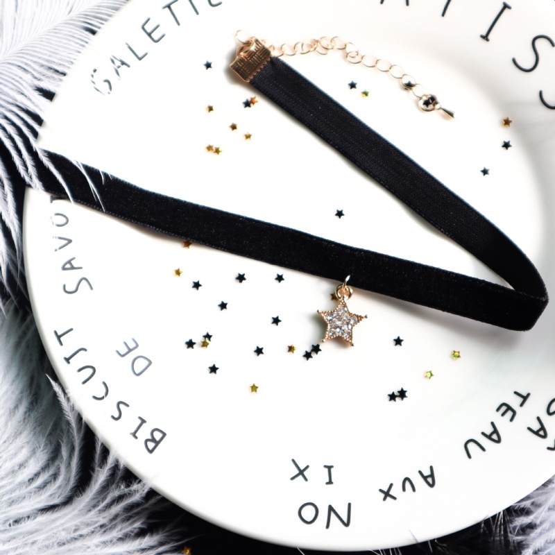 Choker Ren Đen Phối Mặt Ngôi Sao