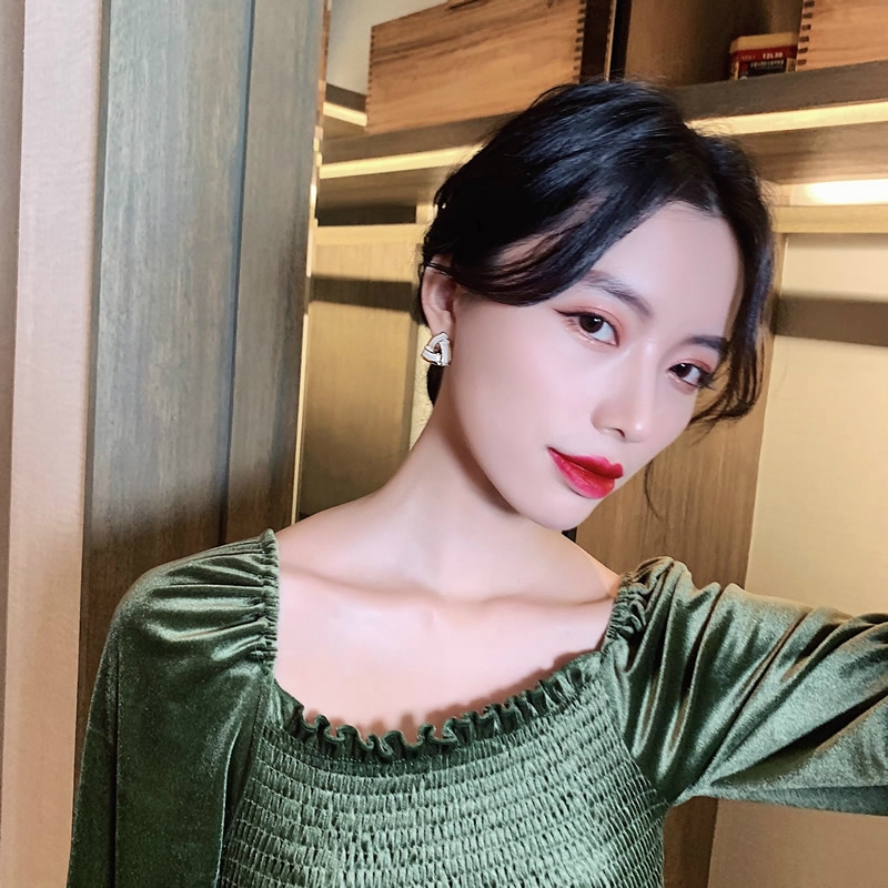Bông Tai Hình Tam Giác Màu Trắng Phong Cách vintage Thanh Lịch Cho Nữ