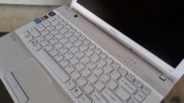 Ngọc trinh SONY VAIO i5