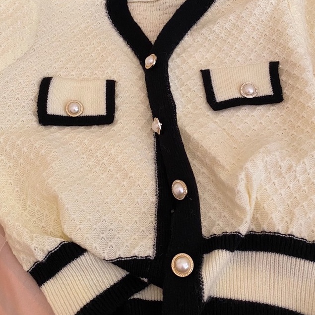 Áo Khoác Len Nữ Cardigan Với Chất Liệu Len Cao Cấp Mềm Mịn, Đính Cúc Ngọc Cực Kì Sang Trọng, 2 Màu Đen Và Trắng ạ | BigBuy360 - bigbuy360.vn