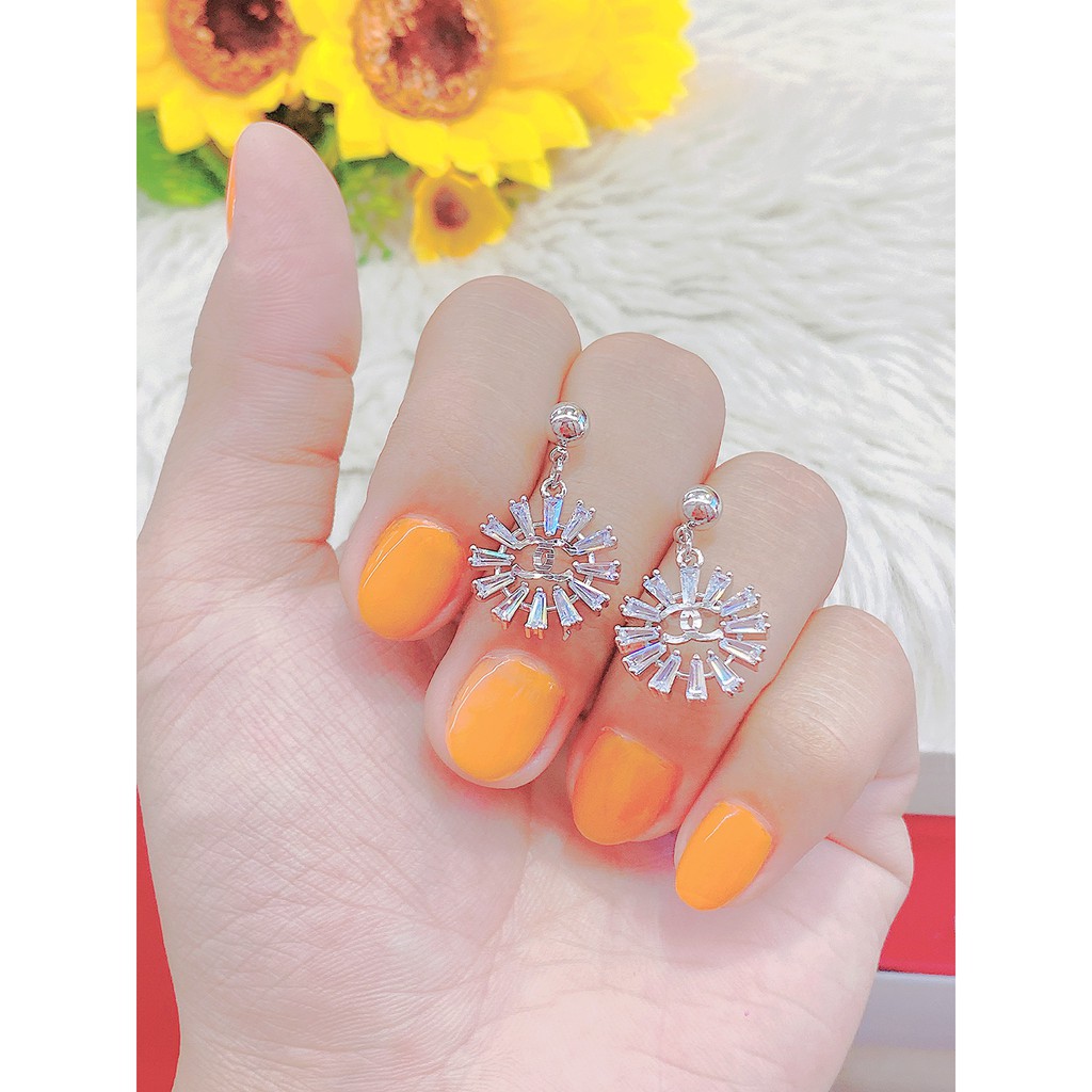 Bông tai nữ - phụ kiện nail đính đá UHA , chuôi cài chắc chắn, kiểu dáng hiện đại, thu hút, sang trọng B94