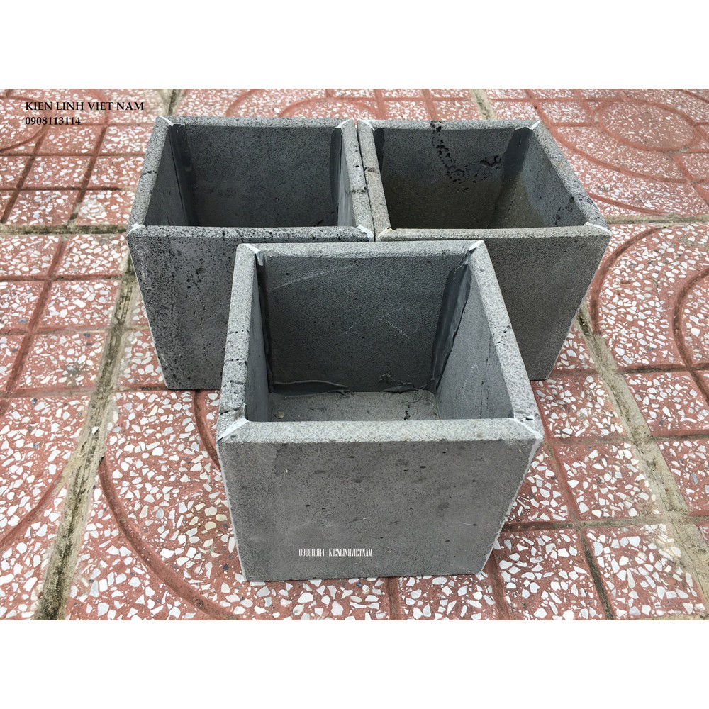 Chậu treo ban công chung cư trồng hoa hình vuông 15x15x15cm bằng đá ong xám tự nhiên sử dụng 5-10 năm ngoài trời