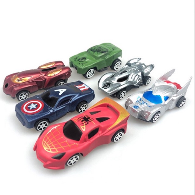 Ô tô trang trí bánh kem