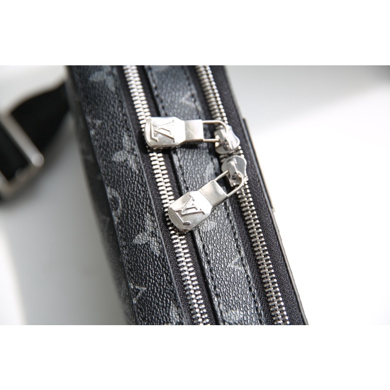 Túi lv alpha messenger for men