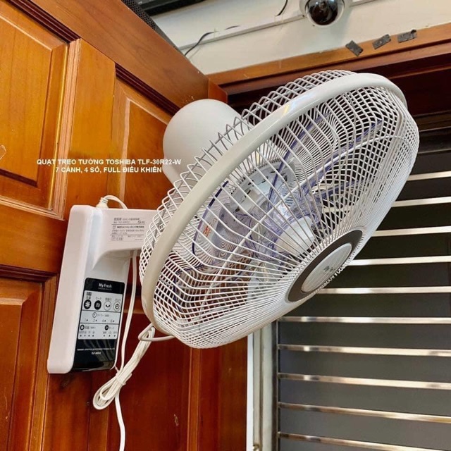 Quạt treo tường Toshiba