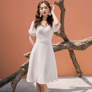 Đầm trắng tay phồng duyên dáng