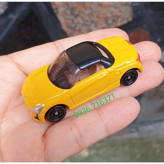 Mô hình siêu xe  D a i h a t s u  màu vàng tomica Nhật Bản