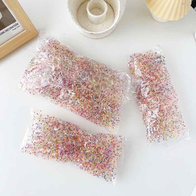 Dây buộc tóc dùng một lần không làm tổn thương tóc bé gái