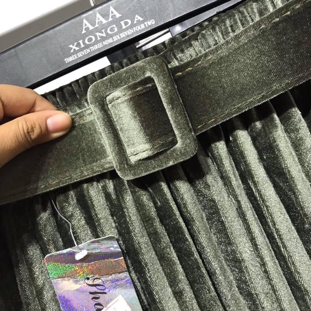 Chân váy xếp ly nhung - dáng midi kèm đai | BigBuy360 - bigbuy360.vn