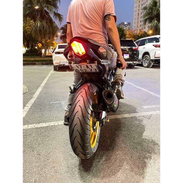 Ốp đuôi full độ cho Yamaha R3 đời 2016-2022. Chuẩn R3 không độ chế, ko cắt khung sườn. Lắp đặt dễ dàng, kèm đèn hậu.