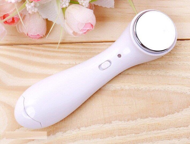 Máy massage mặt bằng ion thế hệ mới loại sạch bụi bẩn, bã nhờn mang lại cảm giác thư giãn, thoải mái