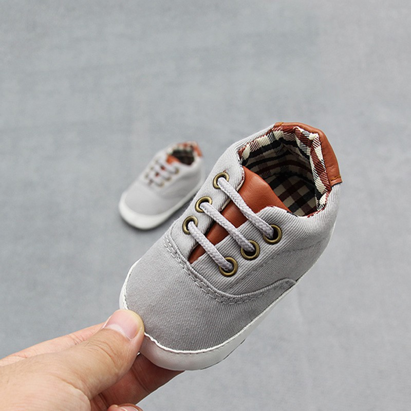 Giày thể thao năng động cho bé